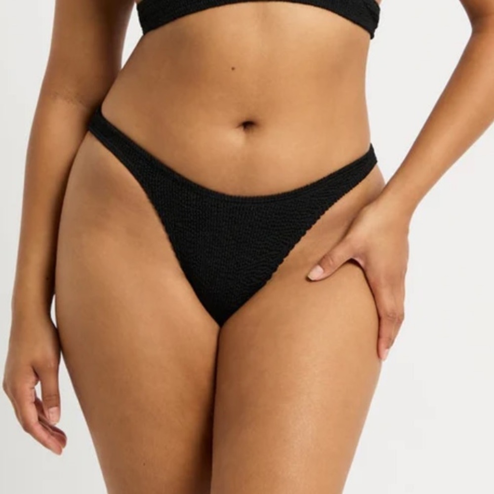 Bond Eye Scene Brief Eco